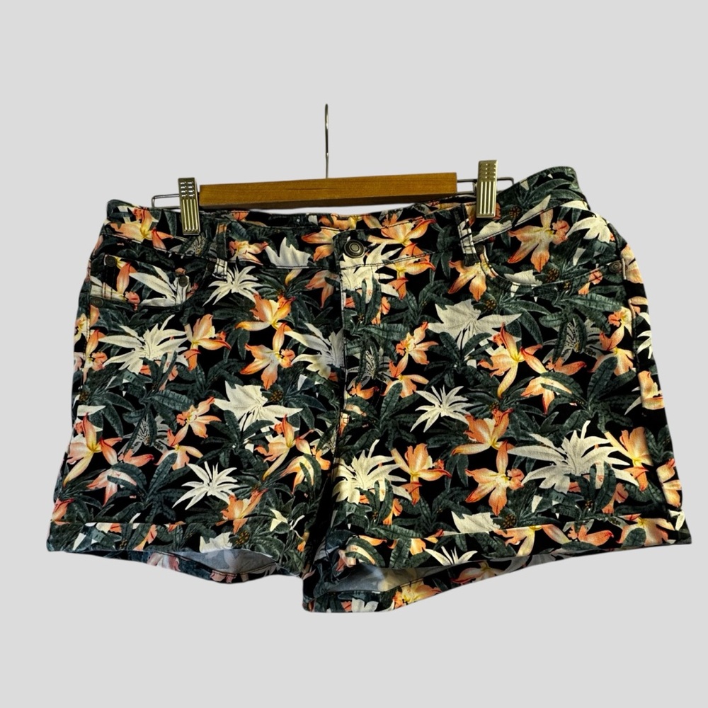 Suko Jeans Women’s Jean Shorts Floral Size 14